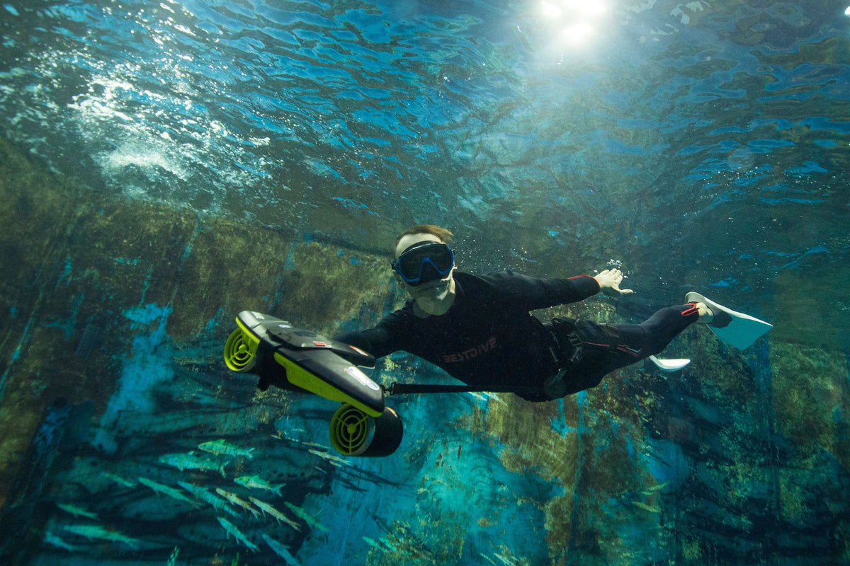 Navbow Underwater Scooter – Dual-Motor Dive Propulsion with OLED Display & 40m Depth Rating