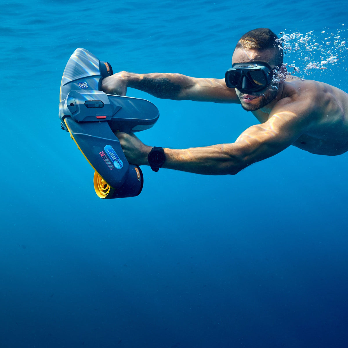 SUBLUE Navbow+ Underwater Scooter – Dual-Motor Dive Propulsion with Real-Time Dive Data