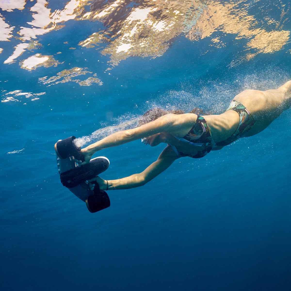SUBLUE Navbow+ Underwater Scooter – Dual-Motor Dive Propulsion with Real-Time Dive Data