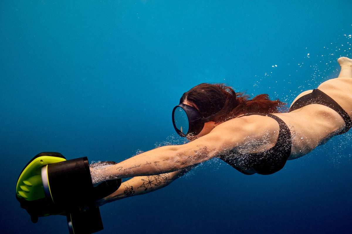 Navbow Underwater Scooter – Dual-Motor Dive Propulsion with OLED Display & 40m Depth Rating