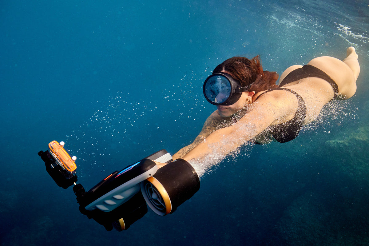 SUBLUE Navbow+ Underwater Scooter – Dual-Motor Dive Propulsion with Real-Time Dive Data