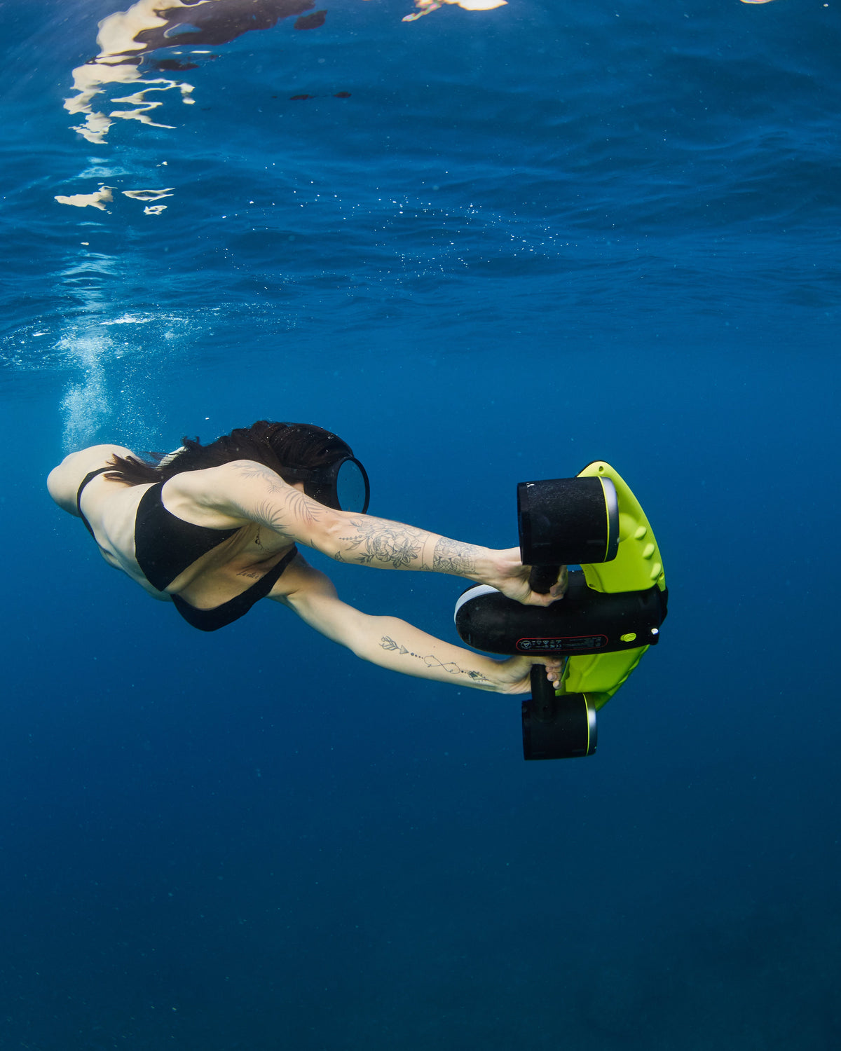 Navbow Underwater Scooter – Dual-Motor Dive Propulsion with OLED Display & 40m Depth Rating
