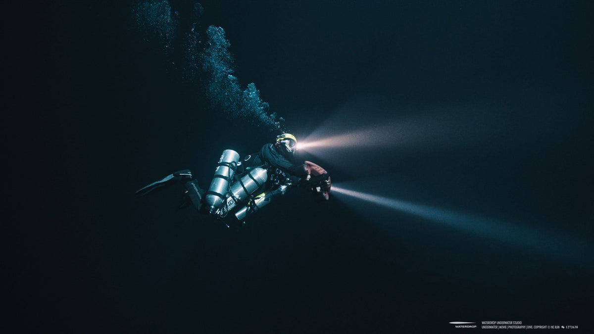 Navbow Underwater Scooter – Dual-Motor Dive Propulsion with OLED Display & 40m Depth Rating