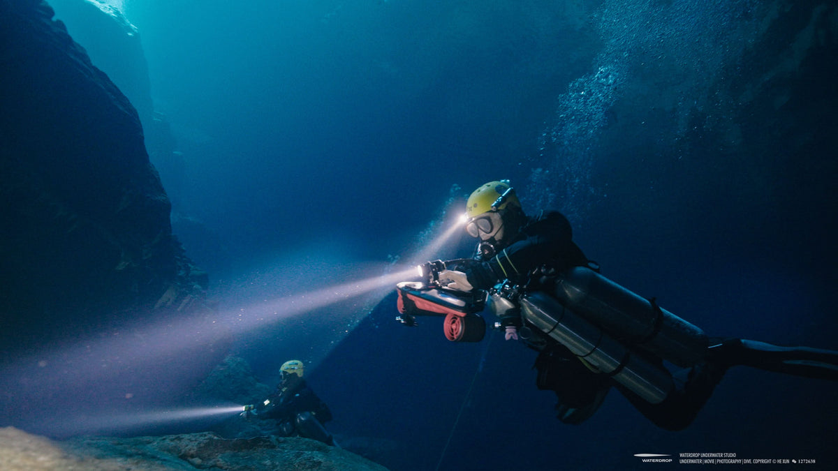 Navbow Underwater Scooter – Dual-Motor Dive Propulsion with OLED Display & 40m Depth Rating