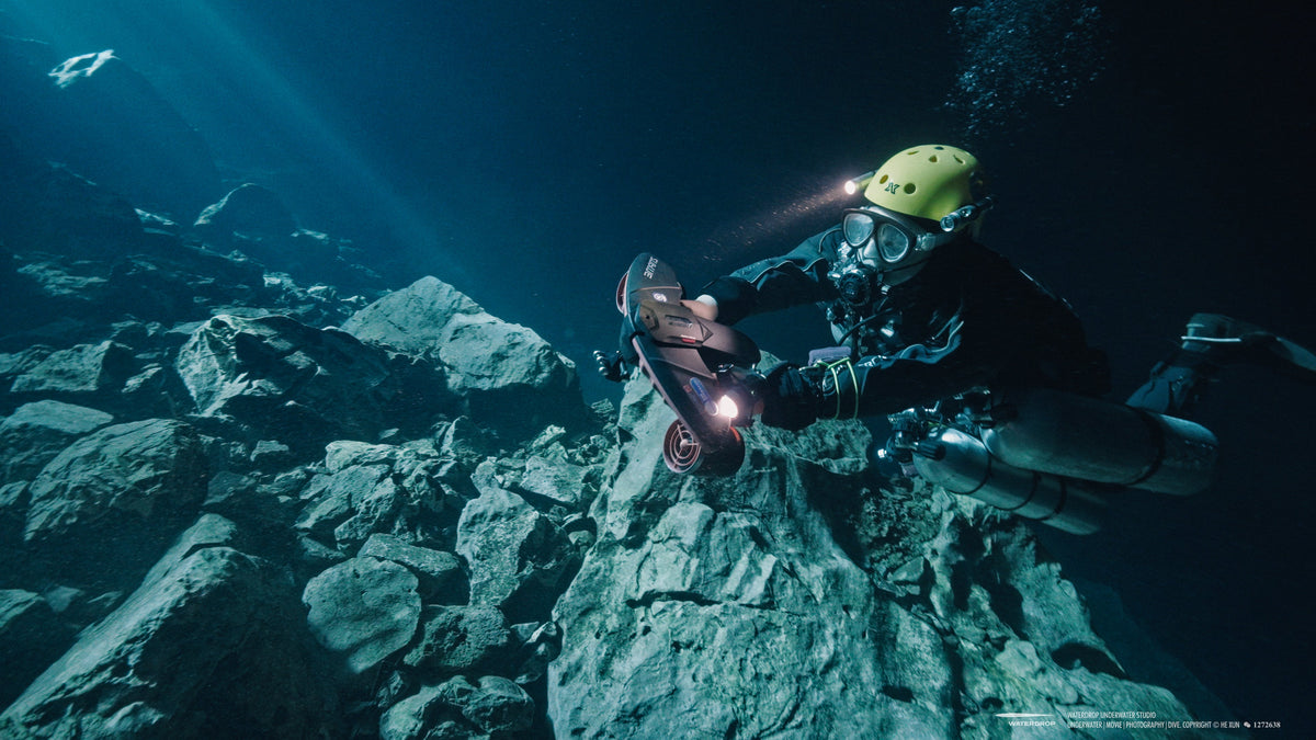 Navbow Underwater Scooter – Dual-Motor Dive Propulsion with OLED Display & 40m Depth Rating