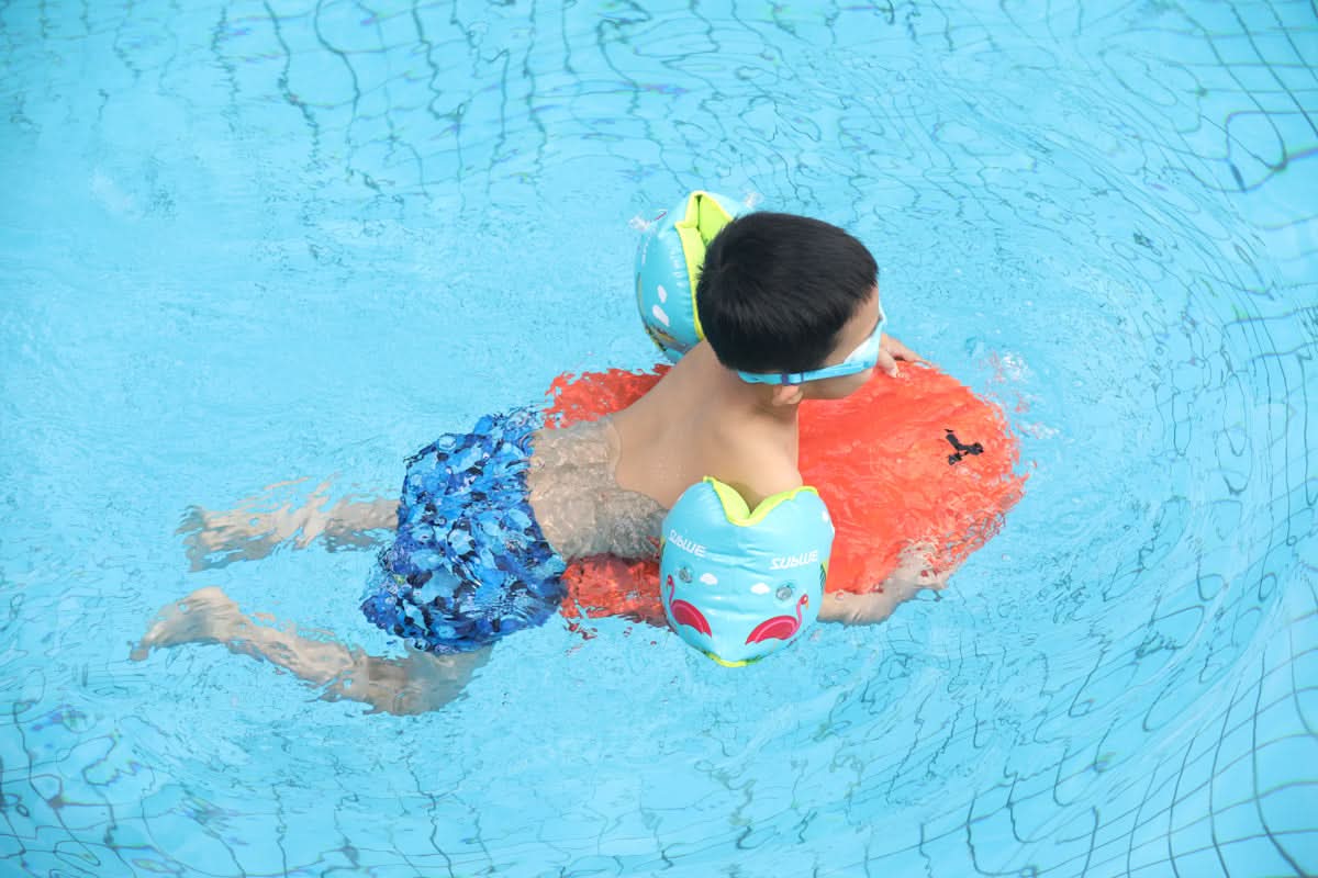 Swii Swim Training & Recreation Propulsion Board – Dual-Propeller Kickboard with Smart Controls
