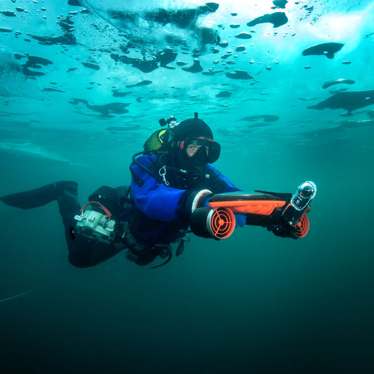 Navbow Underwater Scooter – Dual-Motor Dive Propulsion with OLED Display & 40m Depth Rating