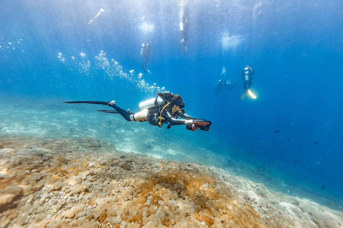 Navbow Underwater Scooter – Dual-Motor Dive Propulsion with OLED Display & 40m Depth Rating