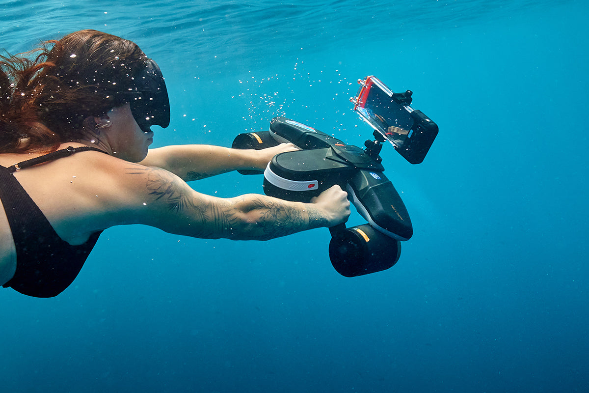 SUBLUE Navbow+ Underwater Scooter – Dual-Motor Dive Propulsion with Real-Time Dive Data