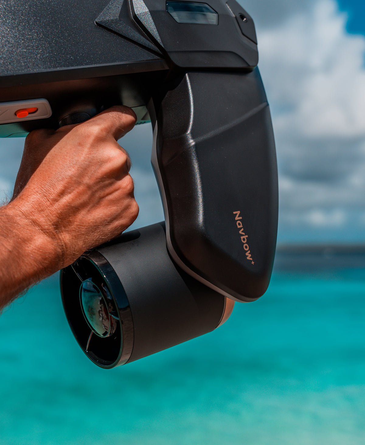 SUBLUE Navbow+ Underwater Scooter – Dual-Motor Dive Propulsion with Real-Time Dive Data