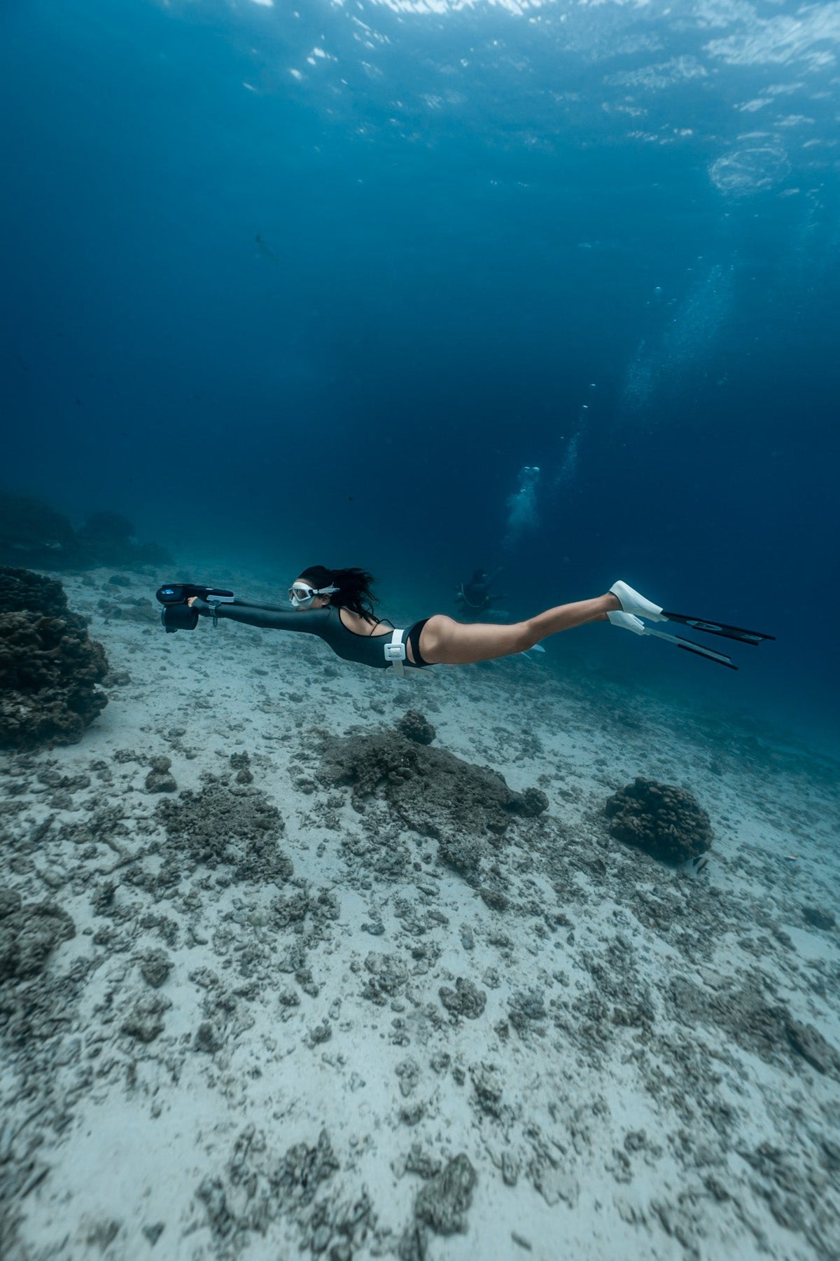 Navbow Underwater Scooter – Dual-Motor Dive Propulsion with OLED Display & 40m Depth Rating