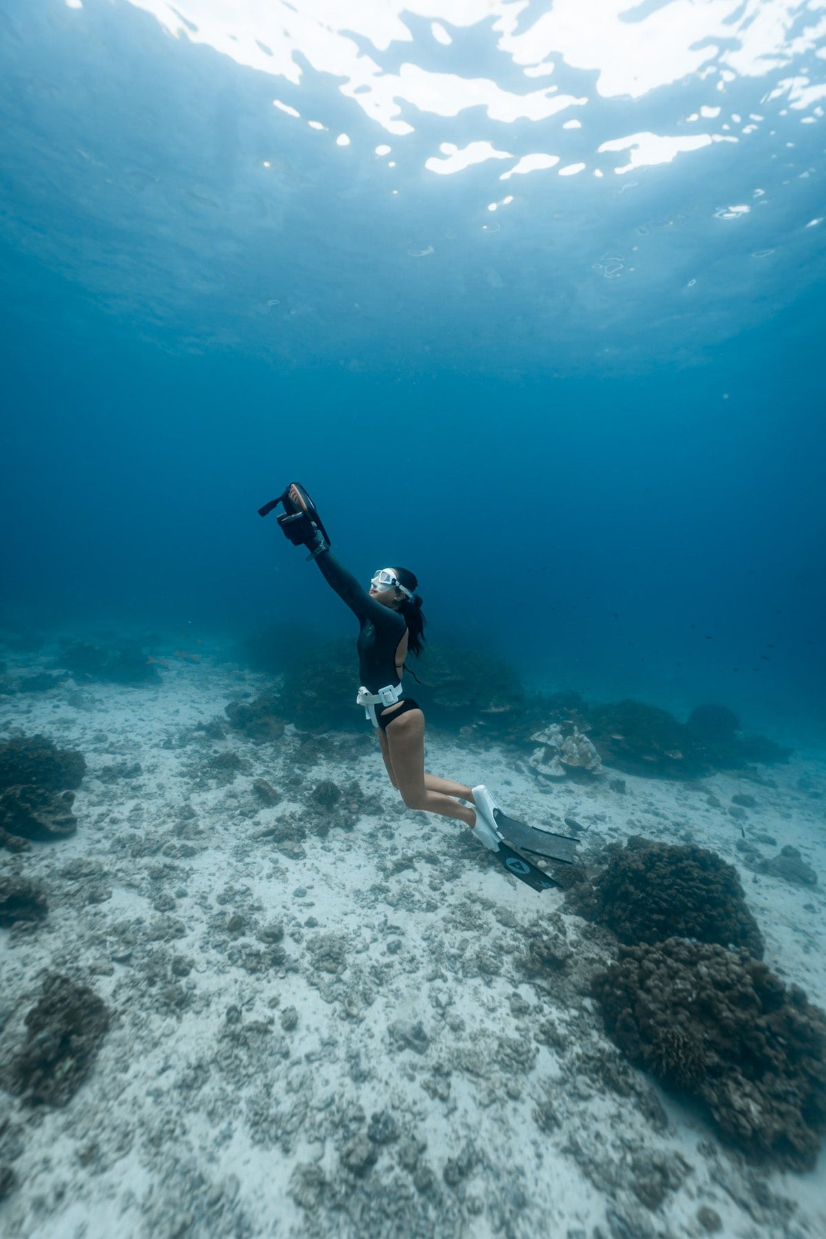 Navbow Underwater Scooter – Dual-Motor Dive Propulsion with OLED Display & 40m Depth Rating