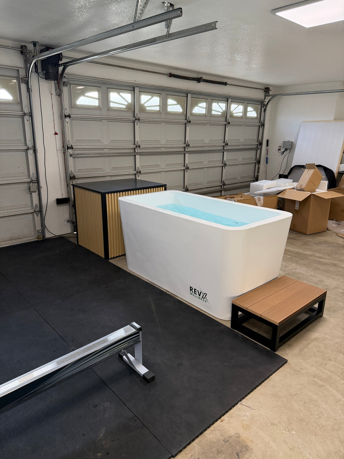 X Tub Acrylic Cold Plunge System – LUX 1.5 HP Chiller & Filtration