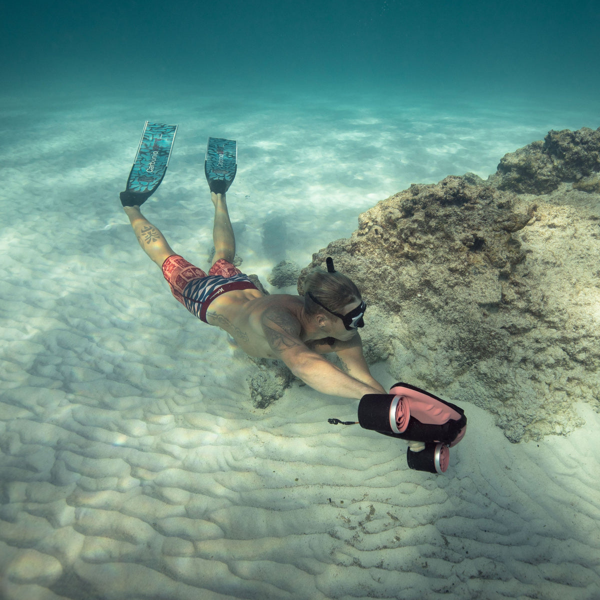 Navbow Underwater Scooter – Dual-Motor Dive Propulsion with OLED Display & 40m Depth Rating