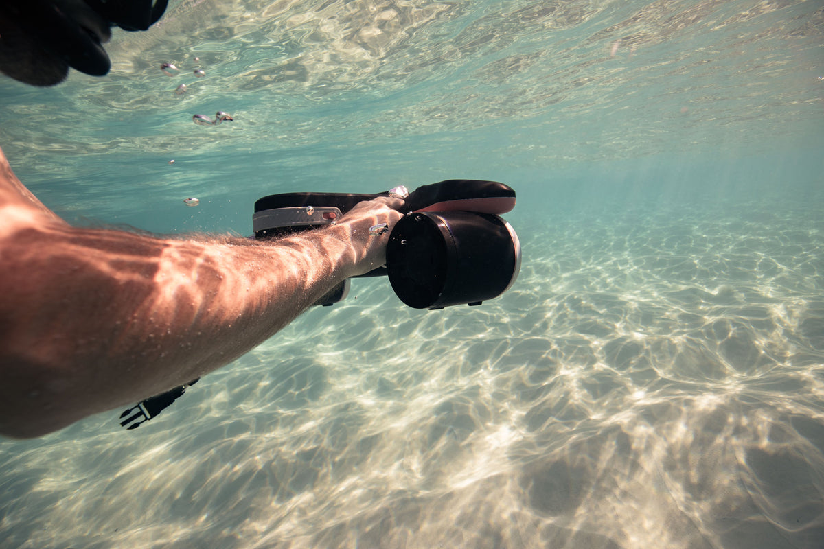 Navbow Underwater Scooter – Dual-Motor Dive Propulsion with OLED Display & 40m Depth Rating