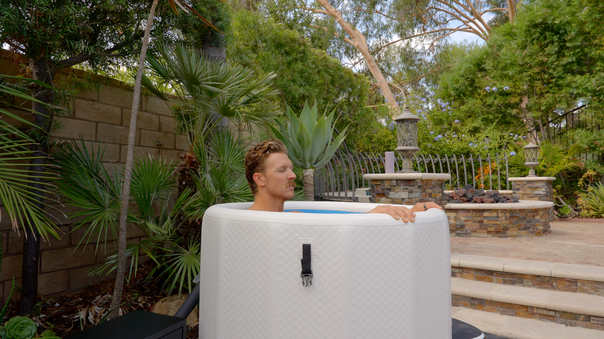 RevX Inflatable Barrel Cold Plunge – Insulated Portable Tub with Inflatable Steps