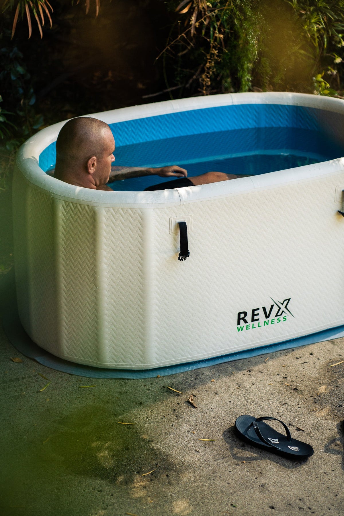RevX Inflatable Tub Classic – Portable Insulated Cold Plunge with Inflatable Lid