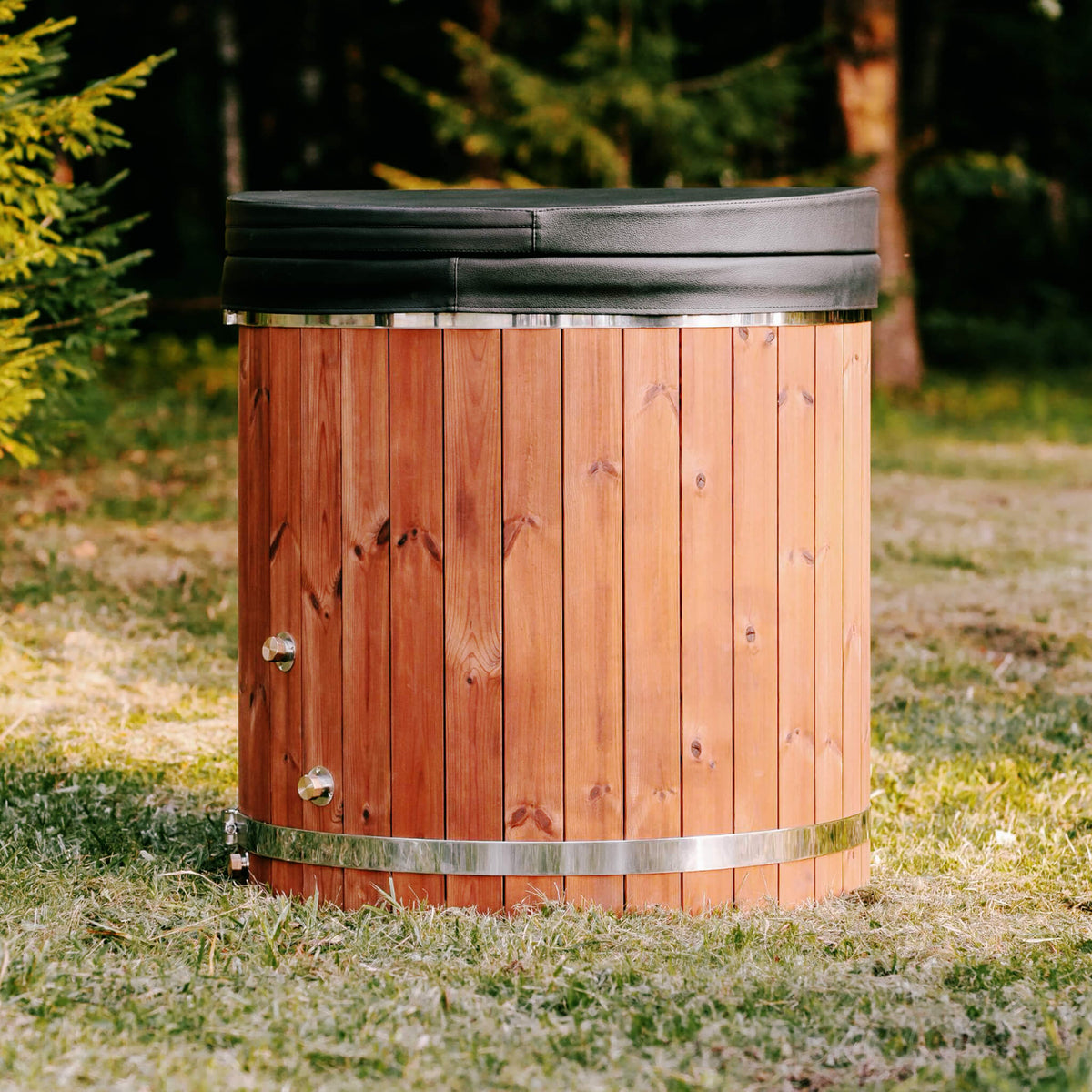 Premium 1-Person Cold Plunge Tub – ThermoWood Exterior & Fiberglass Interior