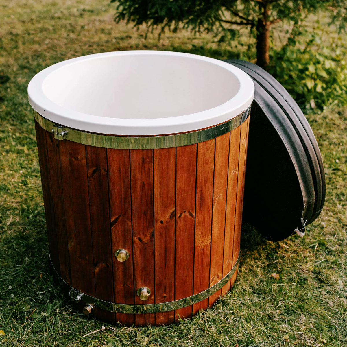 Premium 1-Person Cold Plunge Tub – ThermoWood Exterior & Fiberglass Interior