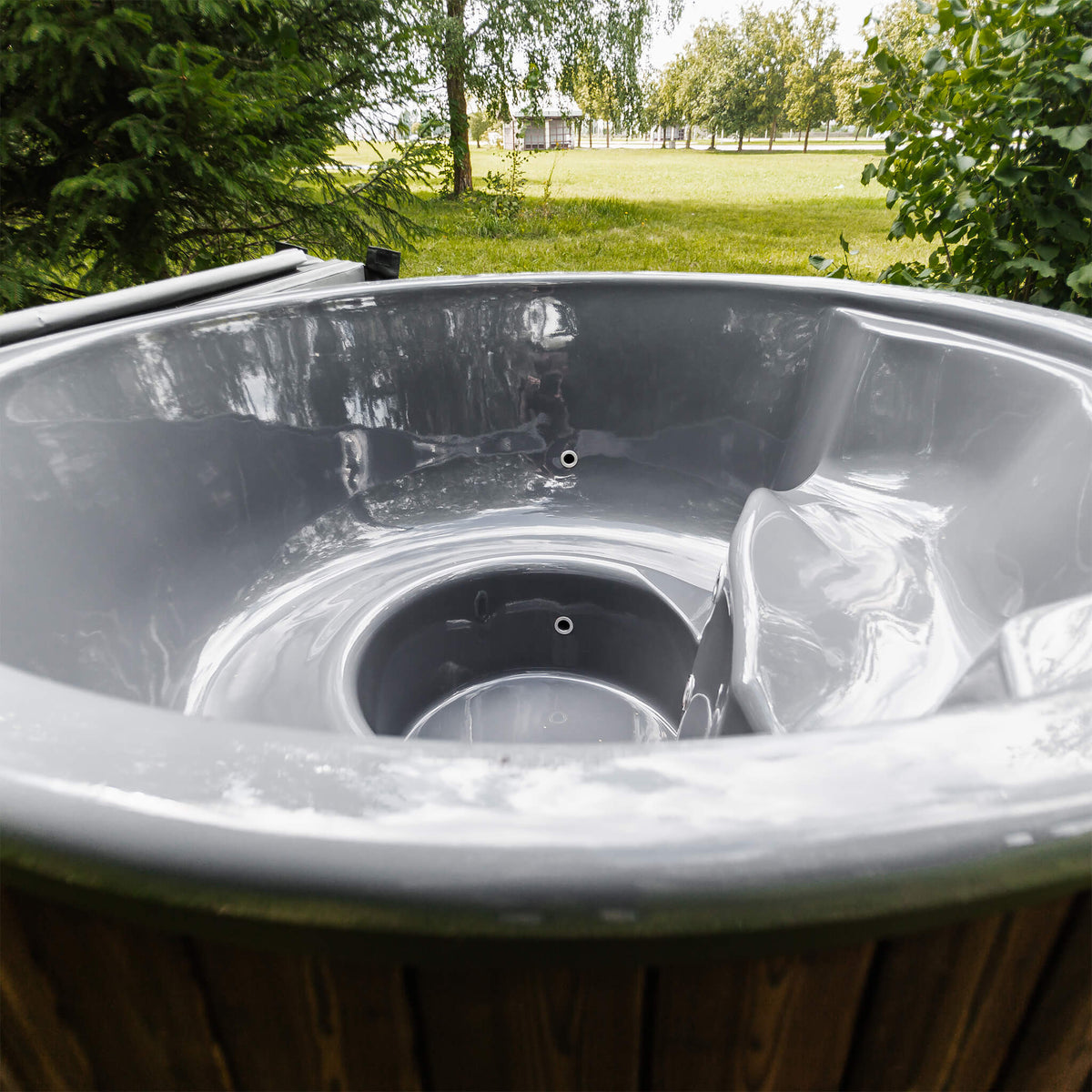 Premium 4-Person Wood-Fired Hot Tub – ThermoWood® & Fiberglass