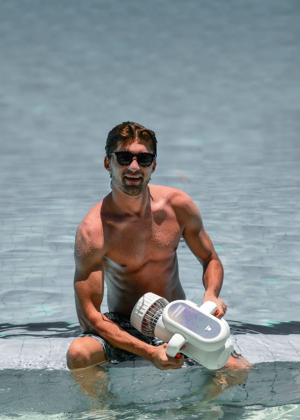 SUBLUE EZ Underwater Scooter – Compact 3.13 MPH Recreational Water Scooter with 15m Depth Rating