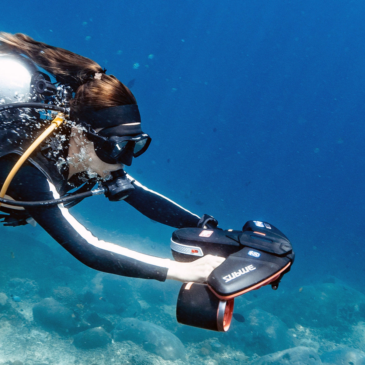 Navbow Underwater Scooter – Dual-Motor Dive Propulsion with OLED Display & 40m Depth Rating