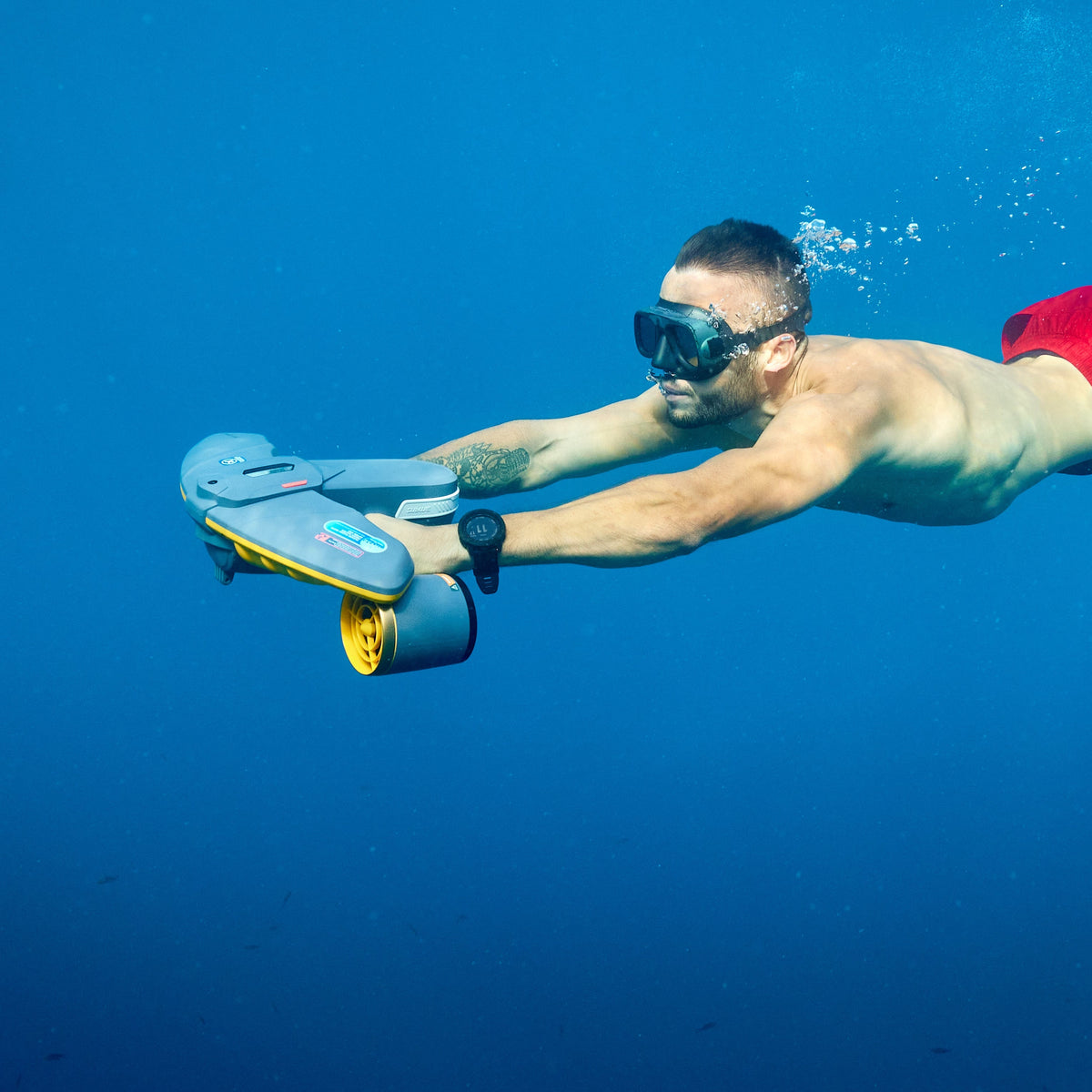 SUBLUE Navbow+ Underwater Scooter – Dual-Motor Dive Propulsion with Real-Time Dive Data