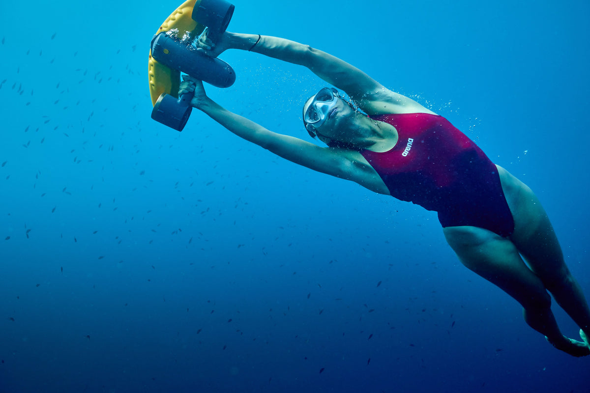SUBLUE Navbow+ Underwater Scooter – Dual-Motor Dive Propulsion with Real-Time Dive Data