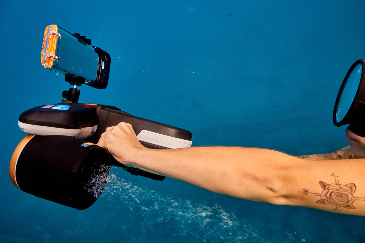 SUBLUE Navbow+ Underwater Scooter – Dual-Motor Dive Propulsion with Real-Time Dive Data