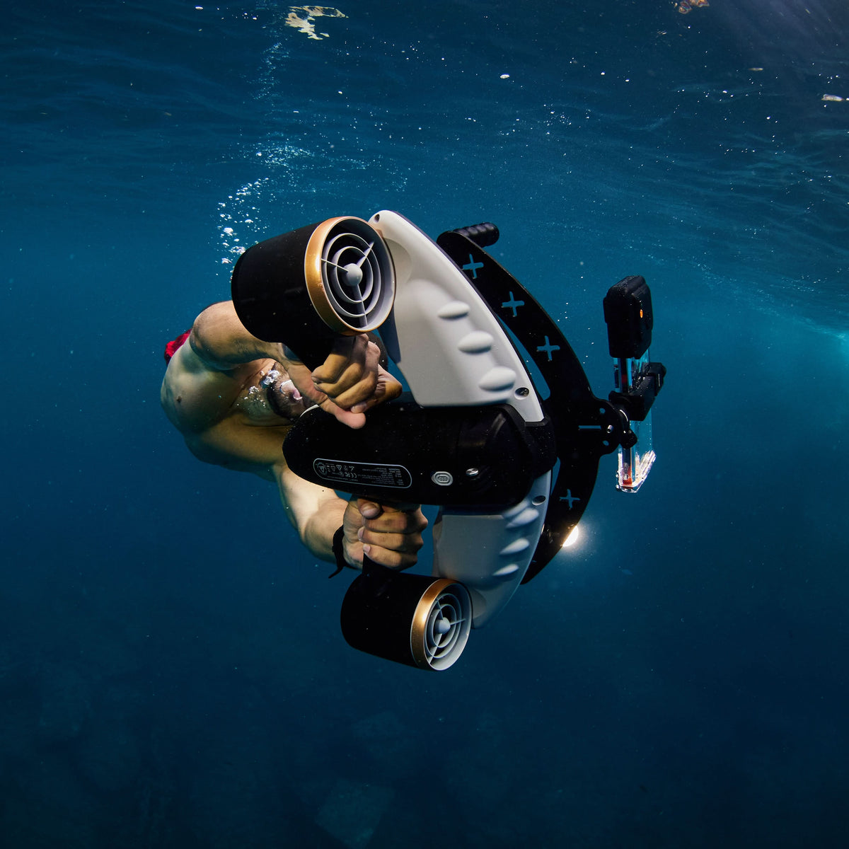 SUBLUE Navbow+ Underwater Scooter – Dual-Motor Dive Propulsion with Real-Time Dive Data