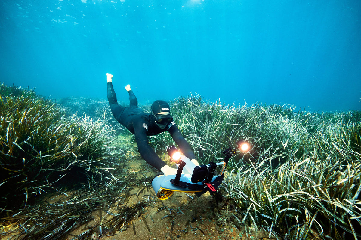 SUBLUE Navbow+ Underwater Scooter – Dual-Motor Dive Propulsion with Real-Time Dive Data