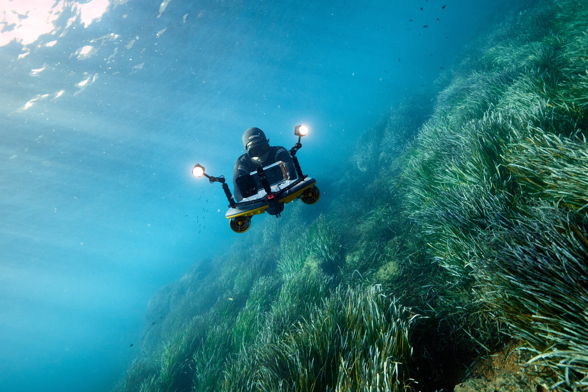 SUBLUE Navbow+ Underwater Scooter – Dual-Motor Dive Propulsion with Real-Time Dive Data