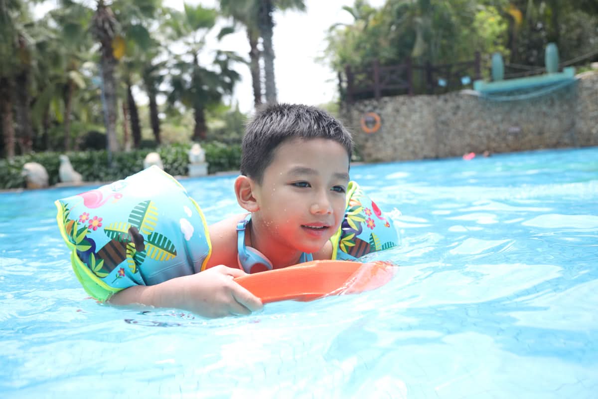 Swii Swim Training &amp; Recreation Propulsion Board – Dual-Propeller Kickboard with Smart Controls