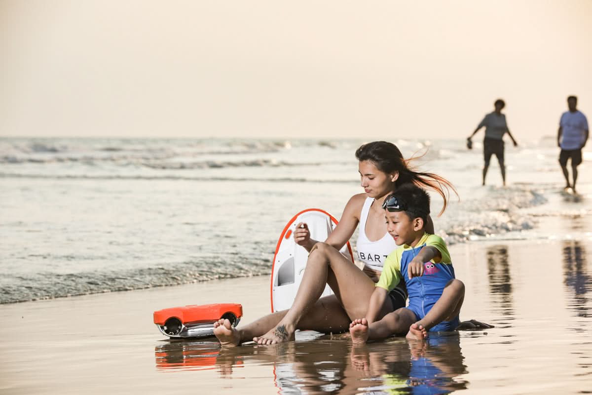 Swii Swim Training &amp; Recreation Propulsion Board – Dual-Propeller Kickboard with Smart Controls