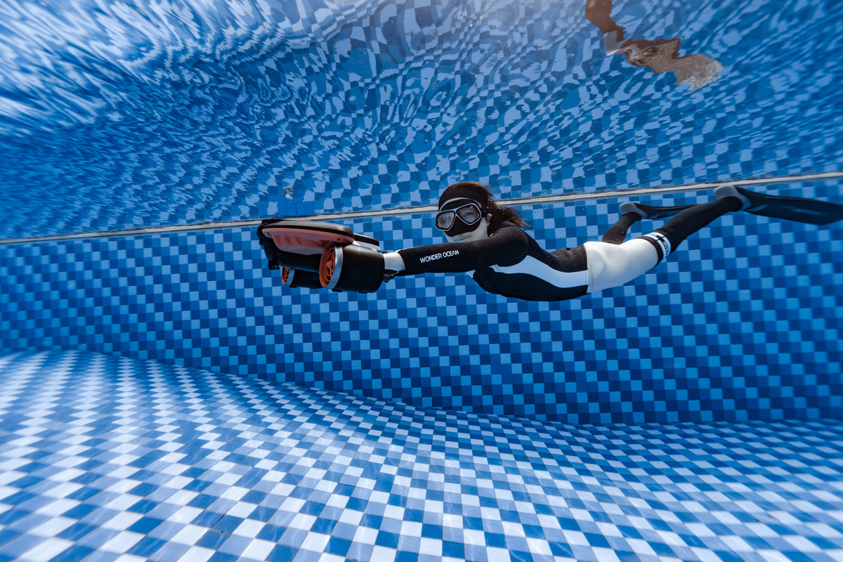 Navbow Underwater Scooter – Dual-Motor Dive Propulsion with OLED Display & 40m Depth Rating