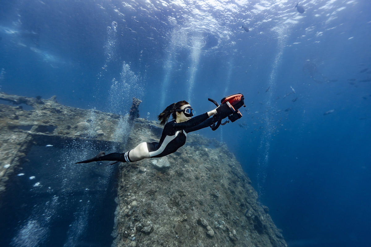 Navbow Underwater Scooter – Dual-Motor Dive Propulsion with OLED Display & 40m Depth Rating