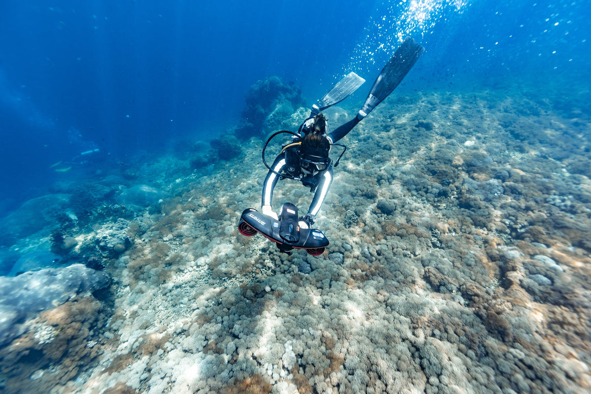 Navbow Underwater Scooter – Dual-Motor Dive Propulsion with OLED Display & 40m Depth Rating