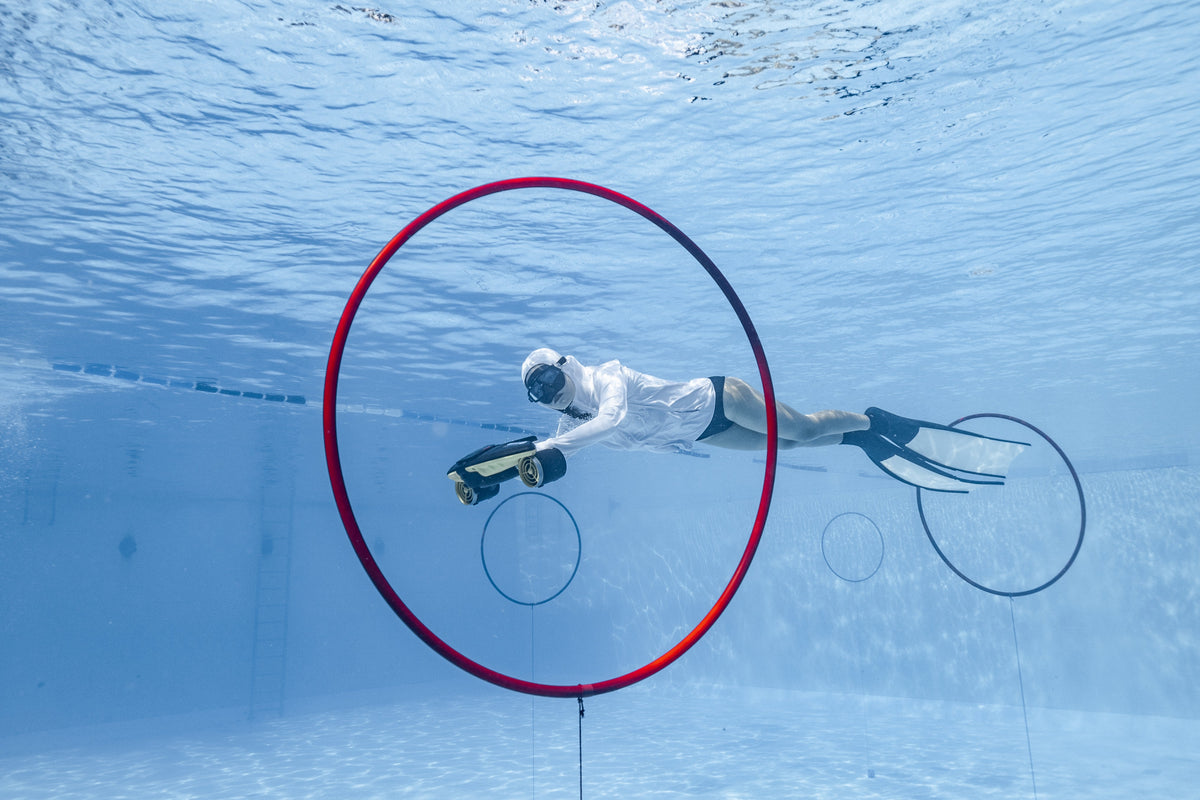Navbow Underwater Scooter – Dual-Motor Dive Propulsion with OLED Display & 40m Depth Rating