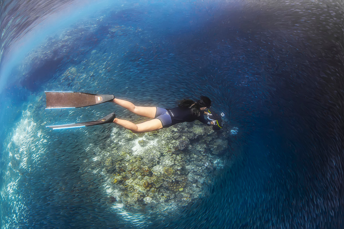 Navbow Underwater Scooter – Dual-Motor Dive Propulsion with OLED Display & 40m Depth Rating