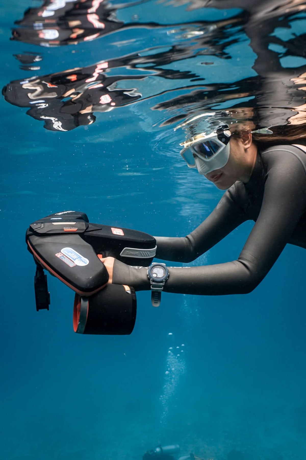 Navbow Underwater Scooter – Dual-Motor Dive Propulsion with OLED Display & 40m Depth Rating