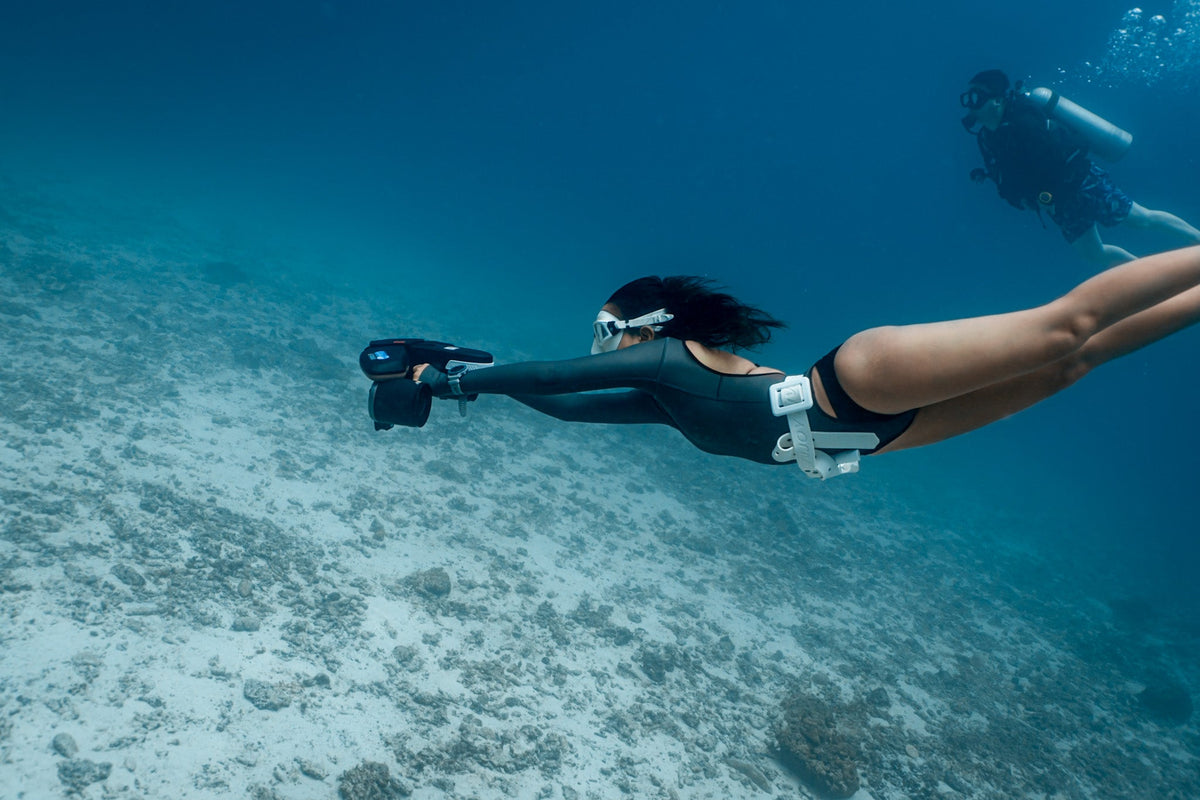 Navbow Underwater Scooter – Dual-Motor Dive Propulsion with OLED Display & 40m Depth Rating