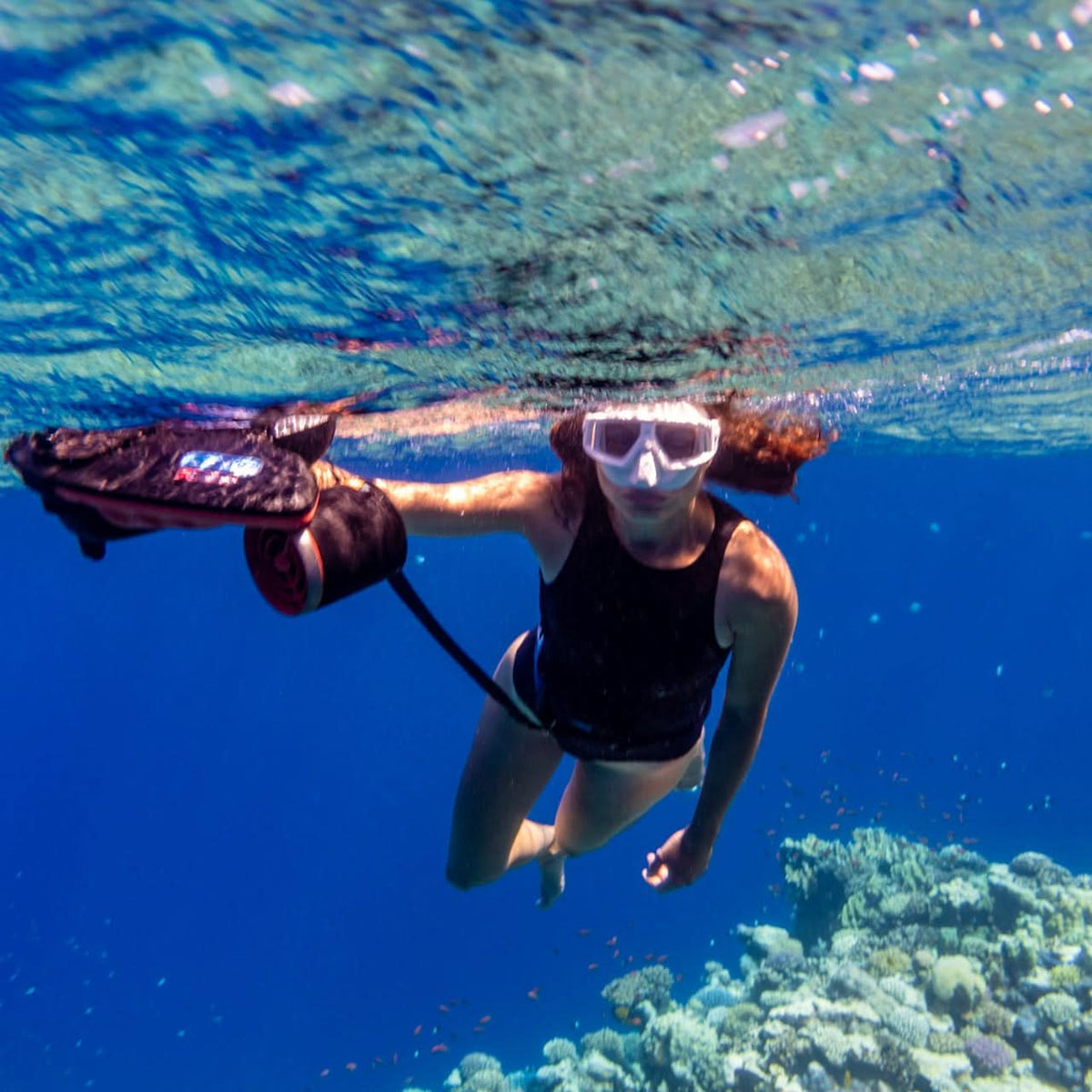Navbow Underwater Scooter – Dual-Motor Dive Propulsion with OLED Display & 40m Depth Rating
