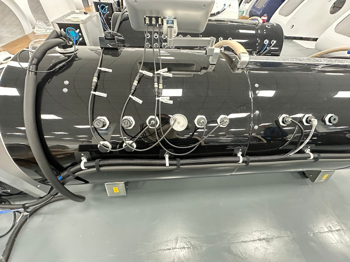 MedEq TimeCapsule Vision C900+ – 2.0 ATA Hard-Shell Hyperbaric Chamber