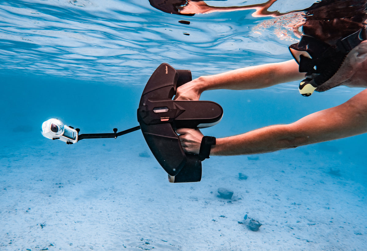 SUBLUE Navbow+ Underwater Scooter – Dual-Motor Dive Propulsion with Real-Time Dive Data