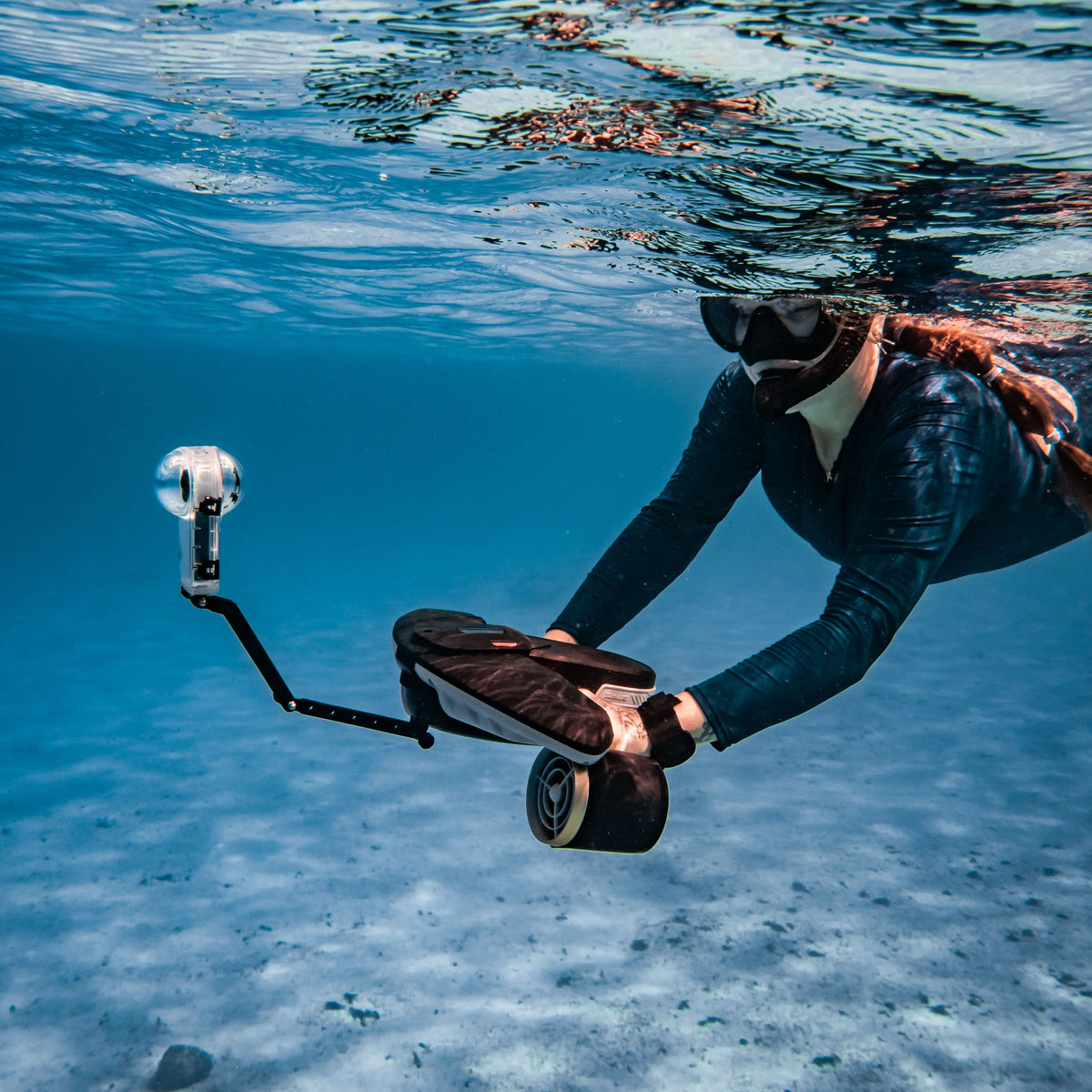 SUBLUE Navbow+ Underwater Scooter – Dual-Motor Dive Propulsion with Real-Time Dive Data