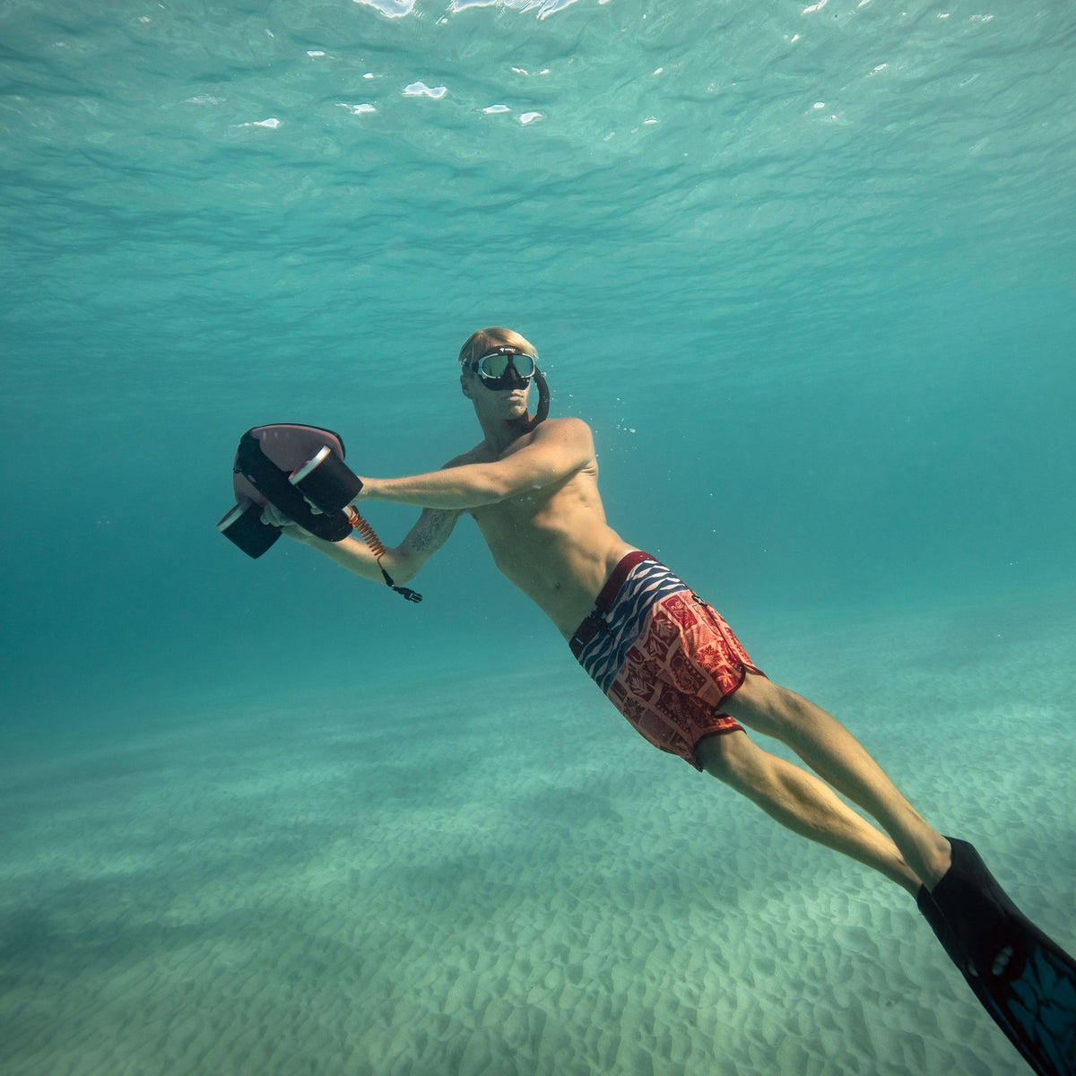 Navbow Underwater Scooter – Dual-Motor Dive Propulsion with OLED Display & 40m Depth Rating