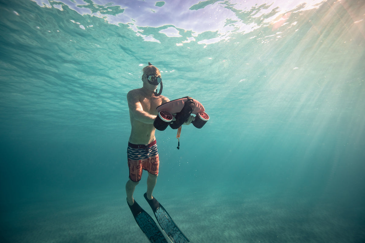 Navbow Underwater Scooter – Dual-Motor Dive Propulsion with OLED Display & 40m Depth Rating