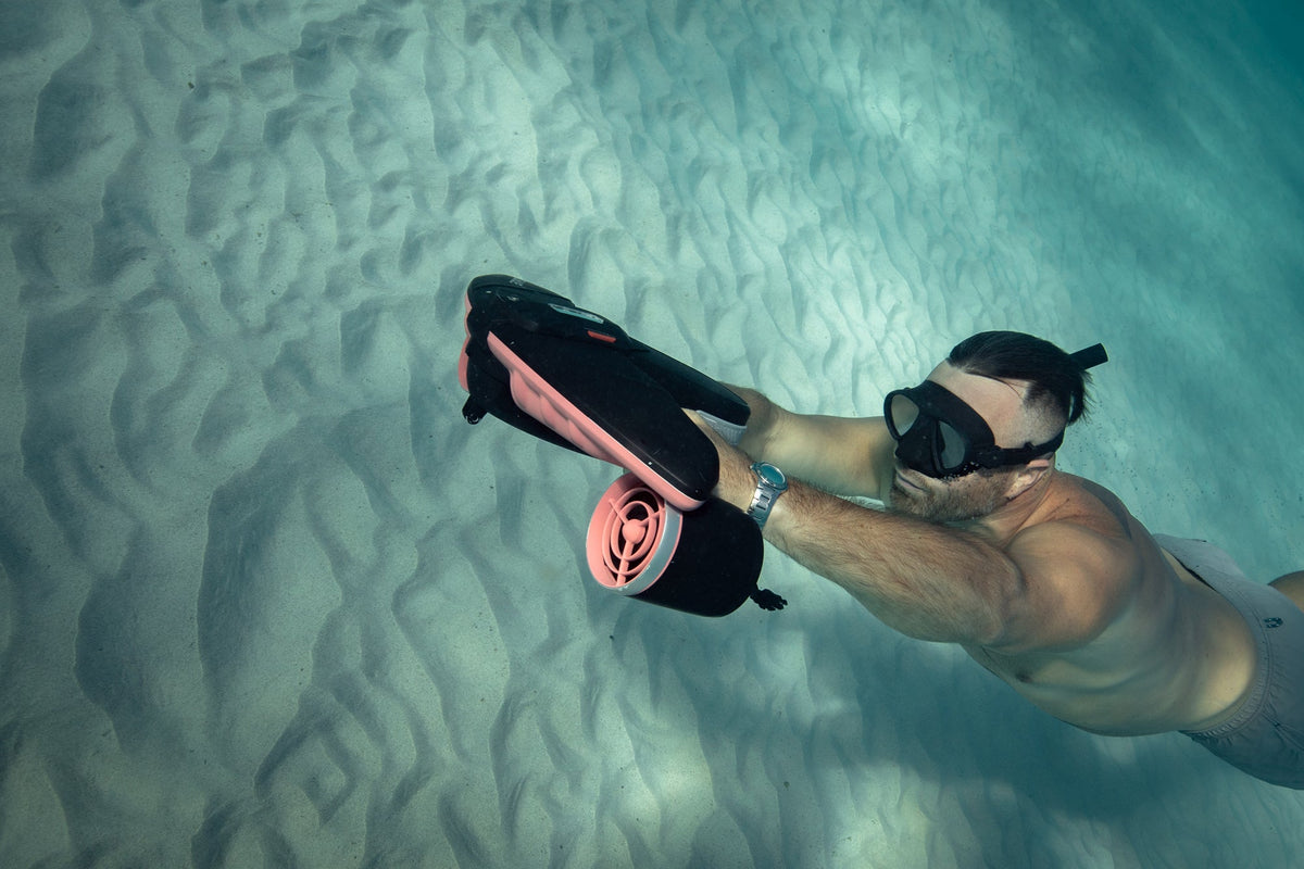 Navbow Underwater Scooter – Dual-Motor Dive Propulsion with OLED Display & 40m Depth Rating